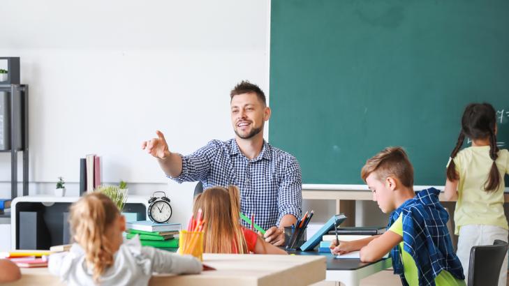 Conditions to Succeed in Applying the Flipped Classroom Model