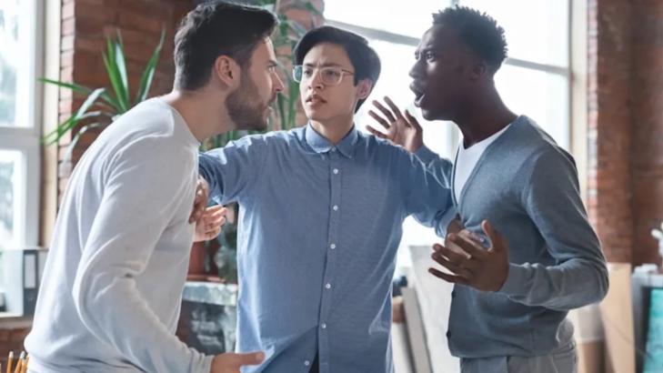How to Spot Fake People and How to Deal with Them?