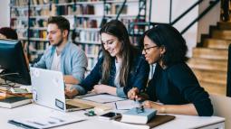 The Difference Between Formal and Informal Learning