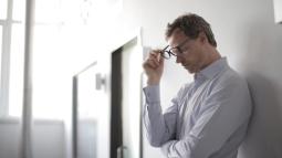 6 Examples of Outcome Bias That Can Negatively Affect Your Decisions