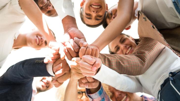 What Is the Connection Between Social Relationships and Emotional Intelligence?