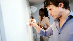 3 Tips to Become Smarter and Take the Spotlight