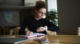 3 Smart Skills to Manage Your Time Effectively